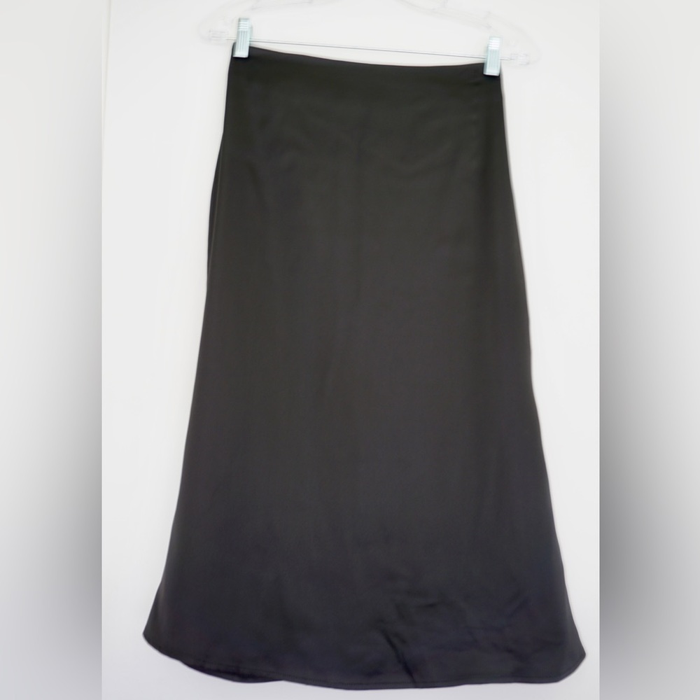 DRESS FORUM Satin Midi Skirt